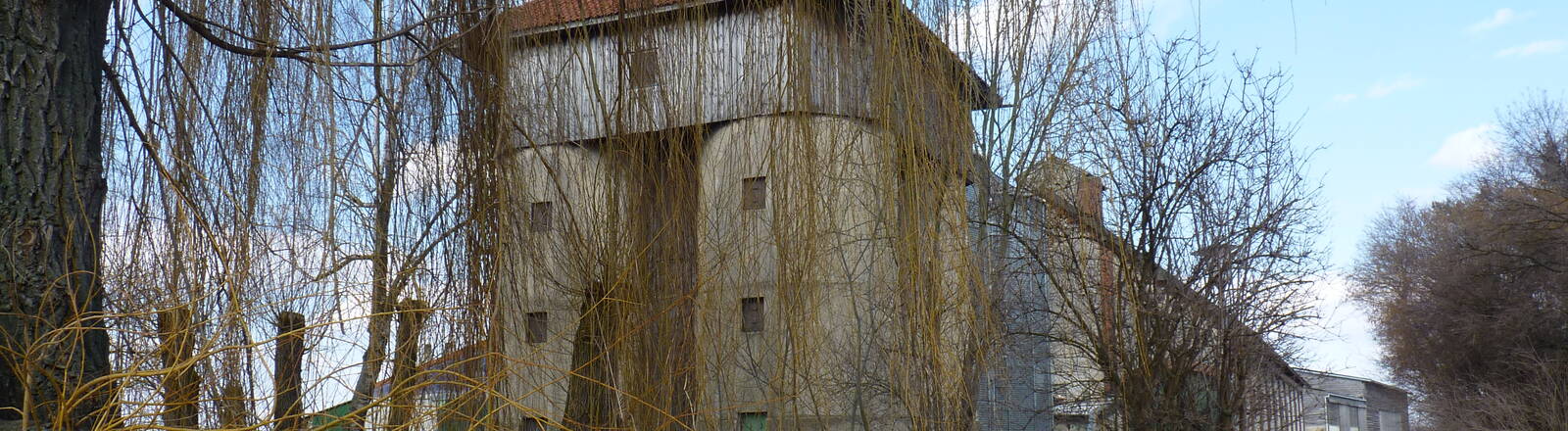Altes Gebäude in Beuchte im Winter